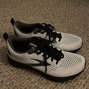 Brooks Revel 4 running sneakers